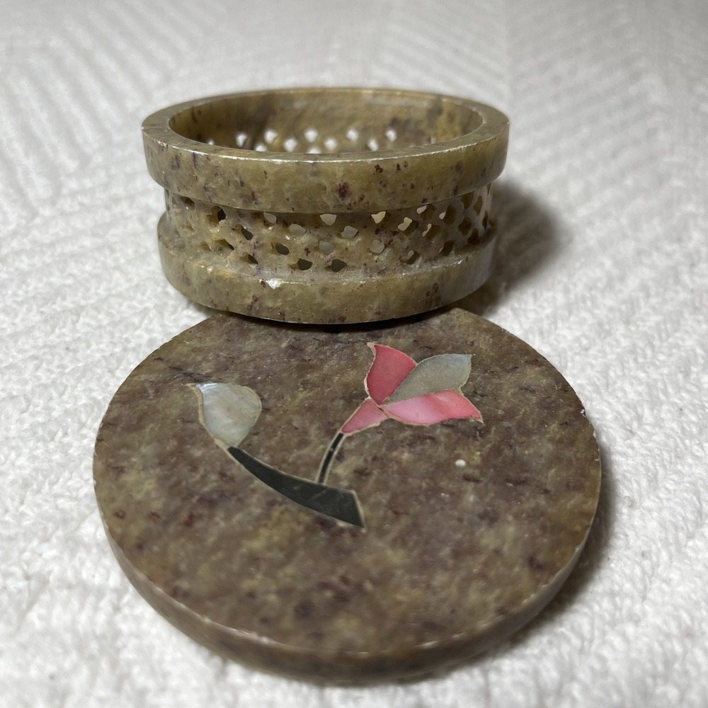 VTG Carved Soapstone Trinket Box  Mother of Pearl Floral‎ Inlay Made In India